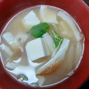 豆腐とみょうがの味噌汁